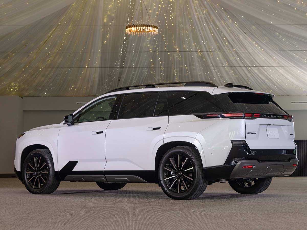 2027 Subaru Getaway White Rear Quarter