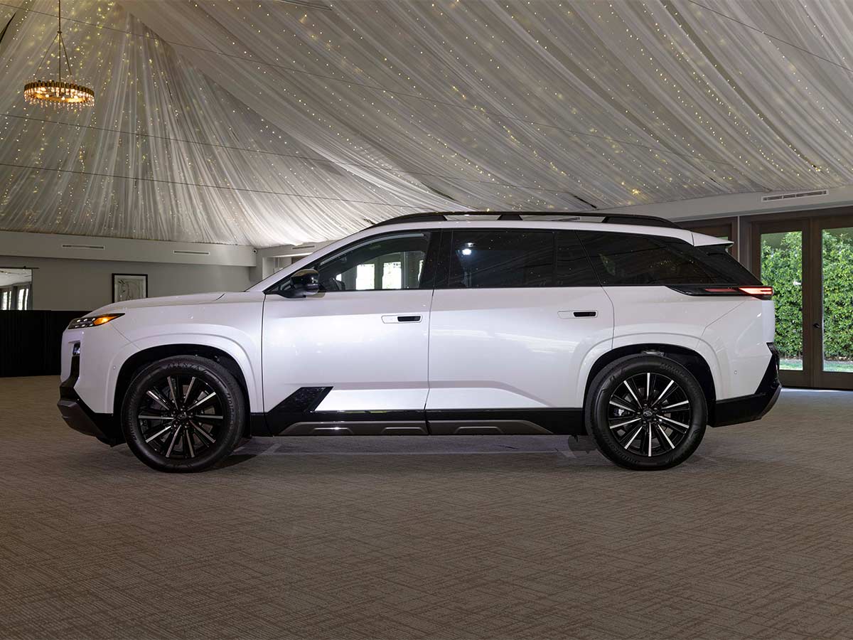 2027 Subaru Getaway White Side