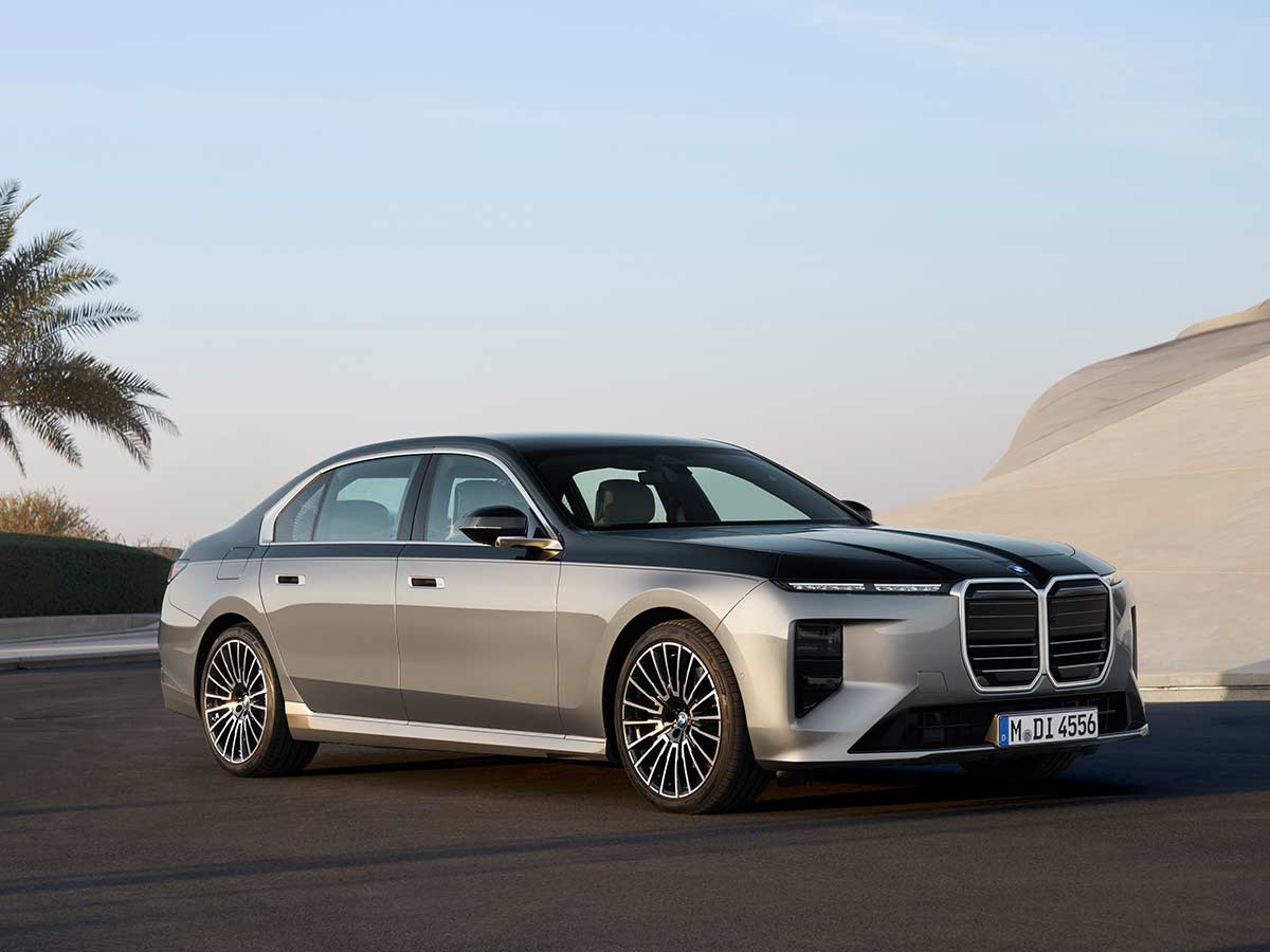 New BMW 7 Series 2027 Front Quarter 740 xDrive