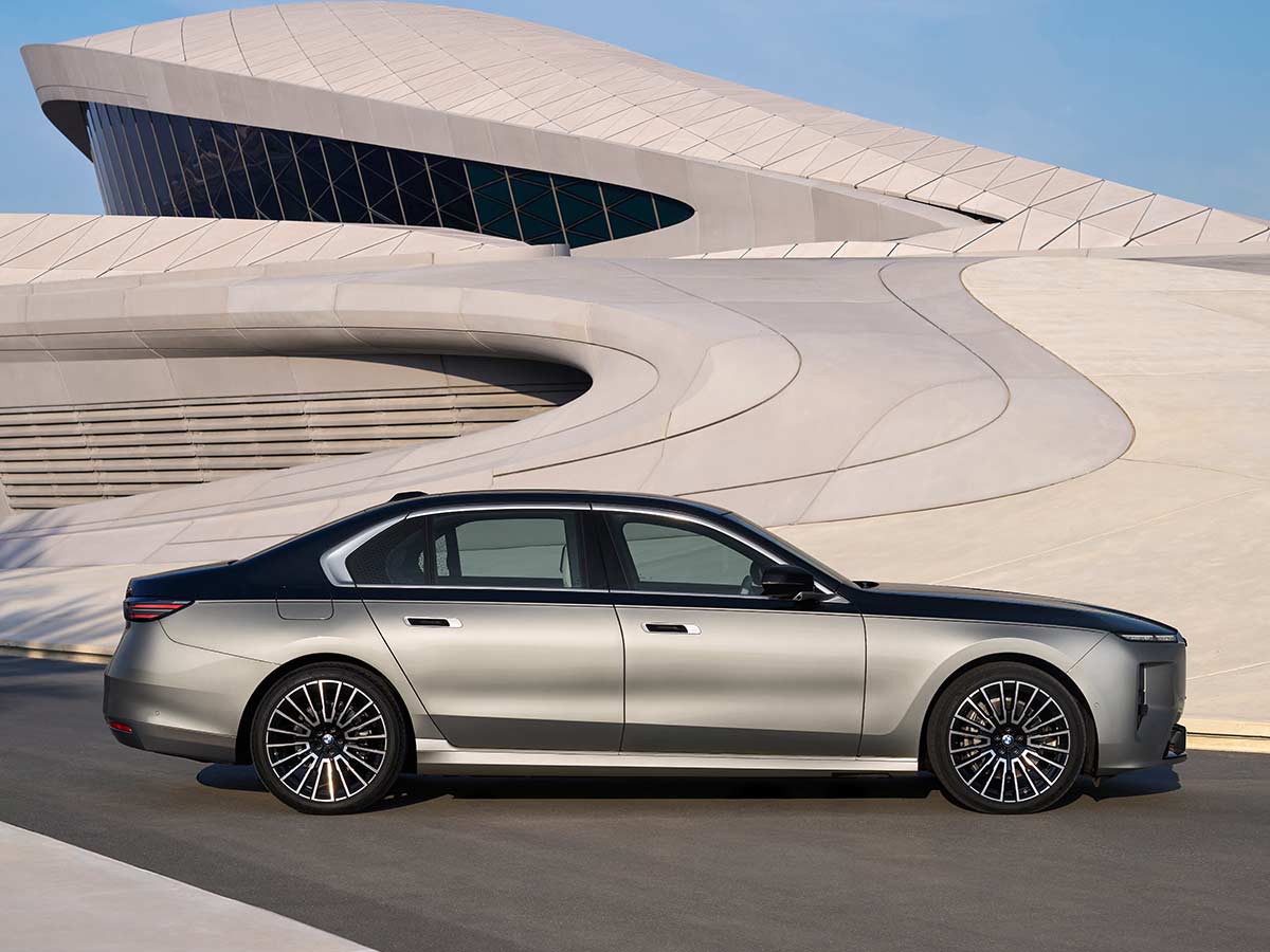 New BMW 7 Series 2027 Side 740 xDrive