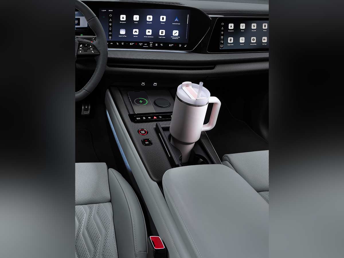 The Lounge on Wheels: Inside the New Audi Q9 and the Reinvention of Luxury SUVs 9 2026 Audi Q9 Interior Centre Console