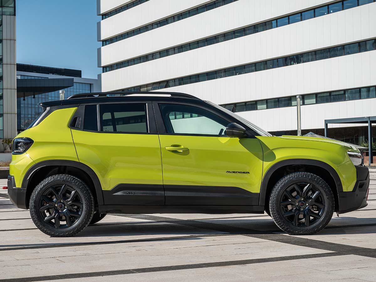 2026 Jeep Avenger 4Xe Side