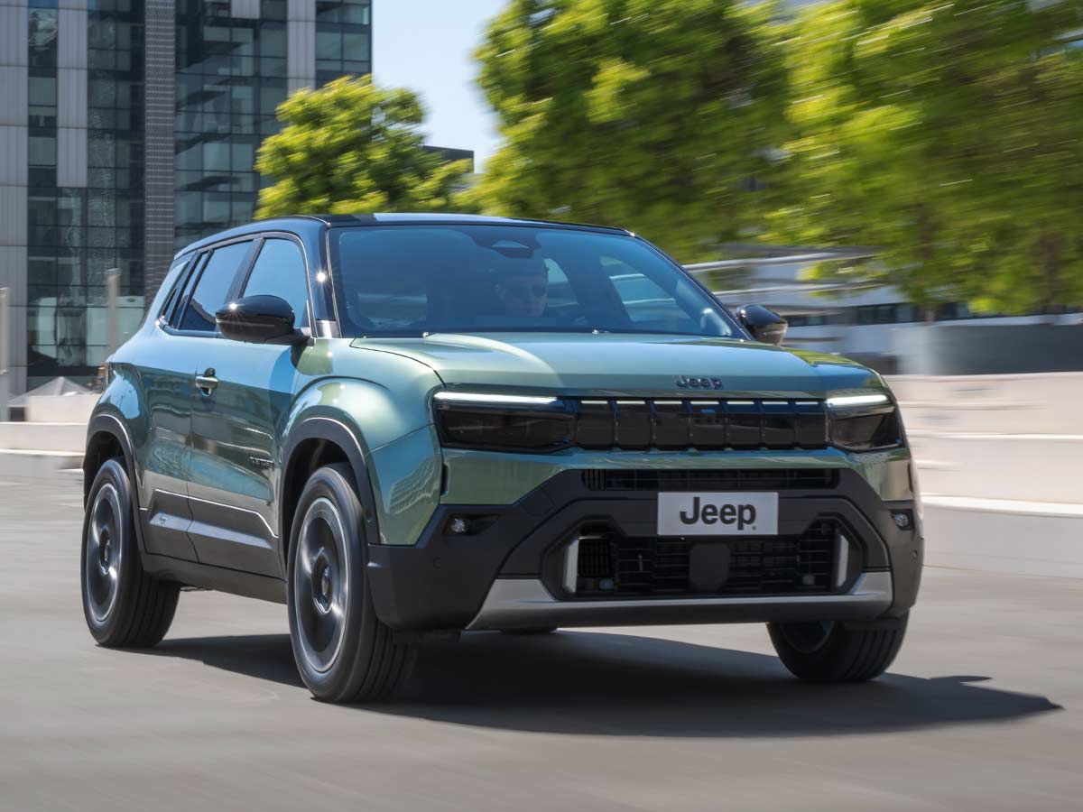 2026 Jeep Avenger BEV e Hybrid Performance Front Quarter