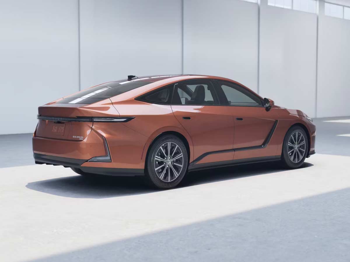 2026 Lexus ES Hybrid 350h Copper Crest Rear Quarter
