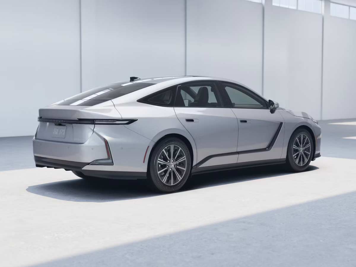 2026 Lexus ES Hybrid 350h Iridium Rear Quarter