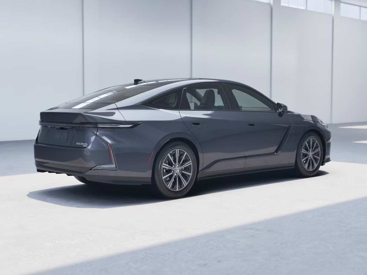 2026 Lexus ES Hybrid 350h Rear Quarter