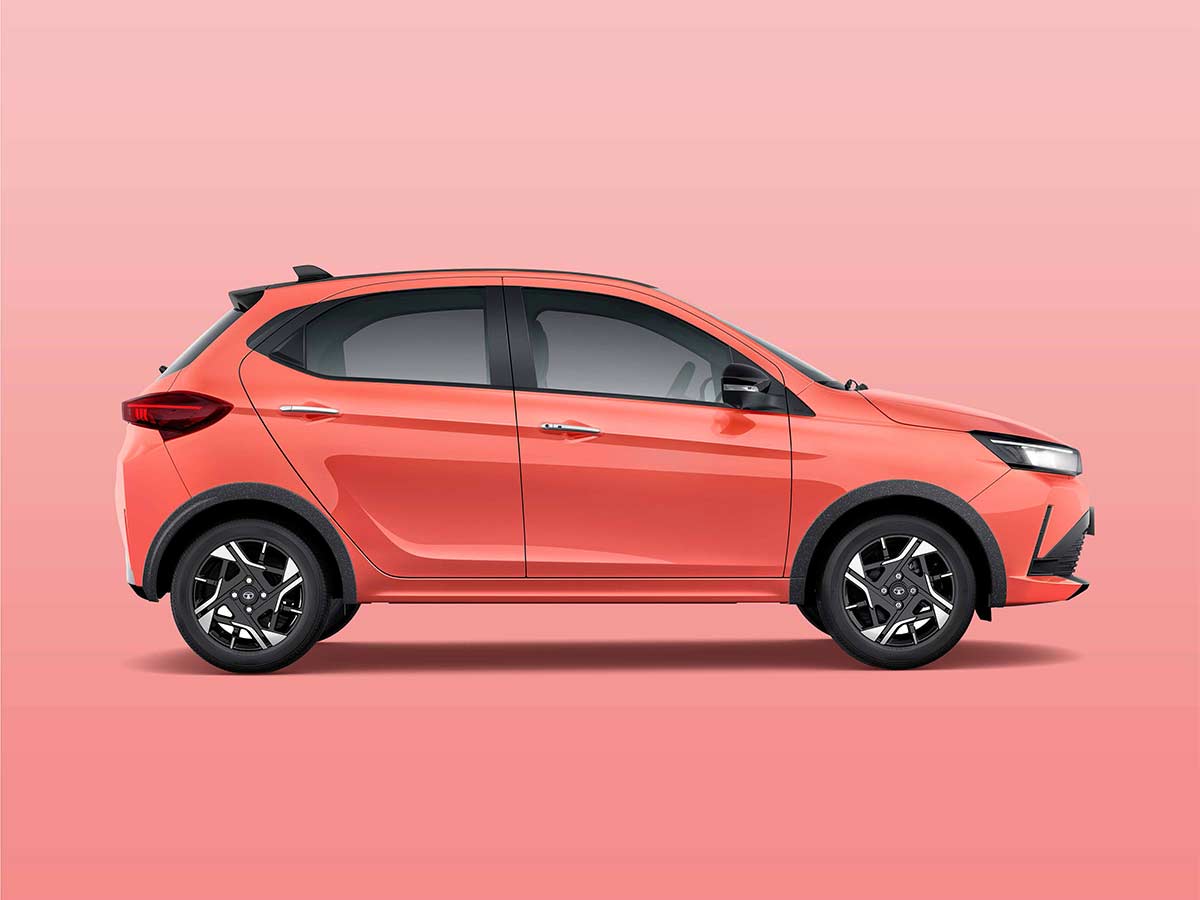2026 Tata Tiago: The Hatchback That Wants to Redefine Affordable Premium Mobility in India 14 2026 Tata Tiago Side View