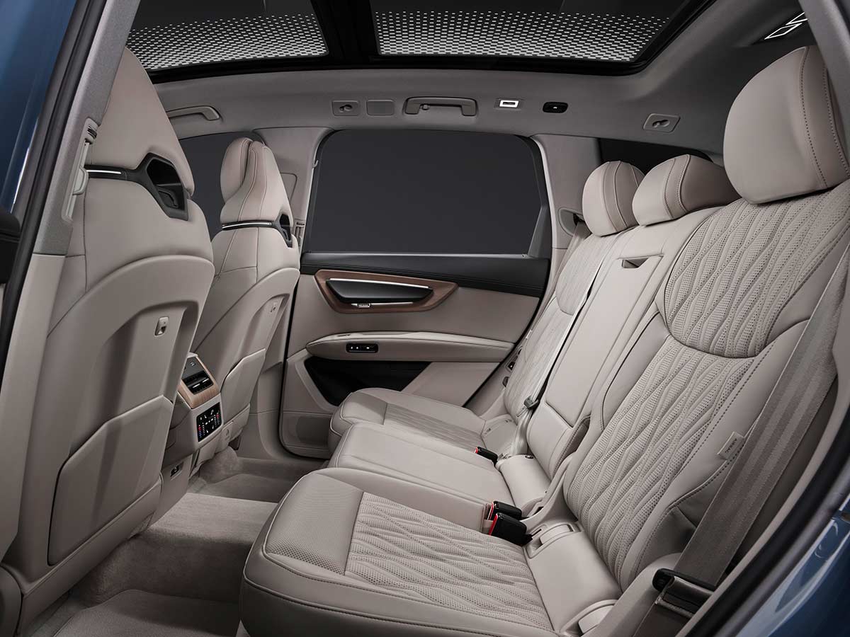 2027 Audi Q7: The Third-Generation Luxury SUV Redefines Premium Family Motoring 19 2027 Audi Q7 Middle 2nd Rows Seats