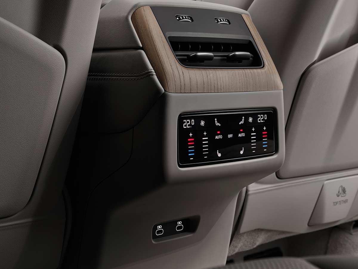 2027 Audi Q7: The Third-Generation Luxury SUV Redefines Premium Family Motoring 21 2027 Audi Q7 Rear AC Vents and Control