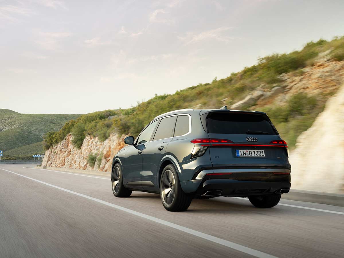 2027 Audi Q7: The Third-Generation Luxury SUV Redefines Premium Family Motoring 9 2027 Audi Q7 Speed