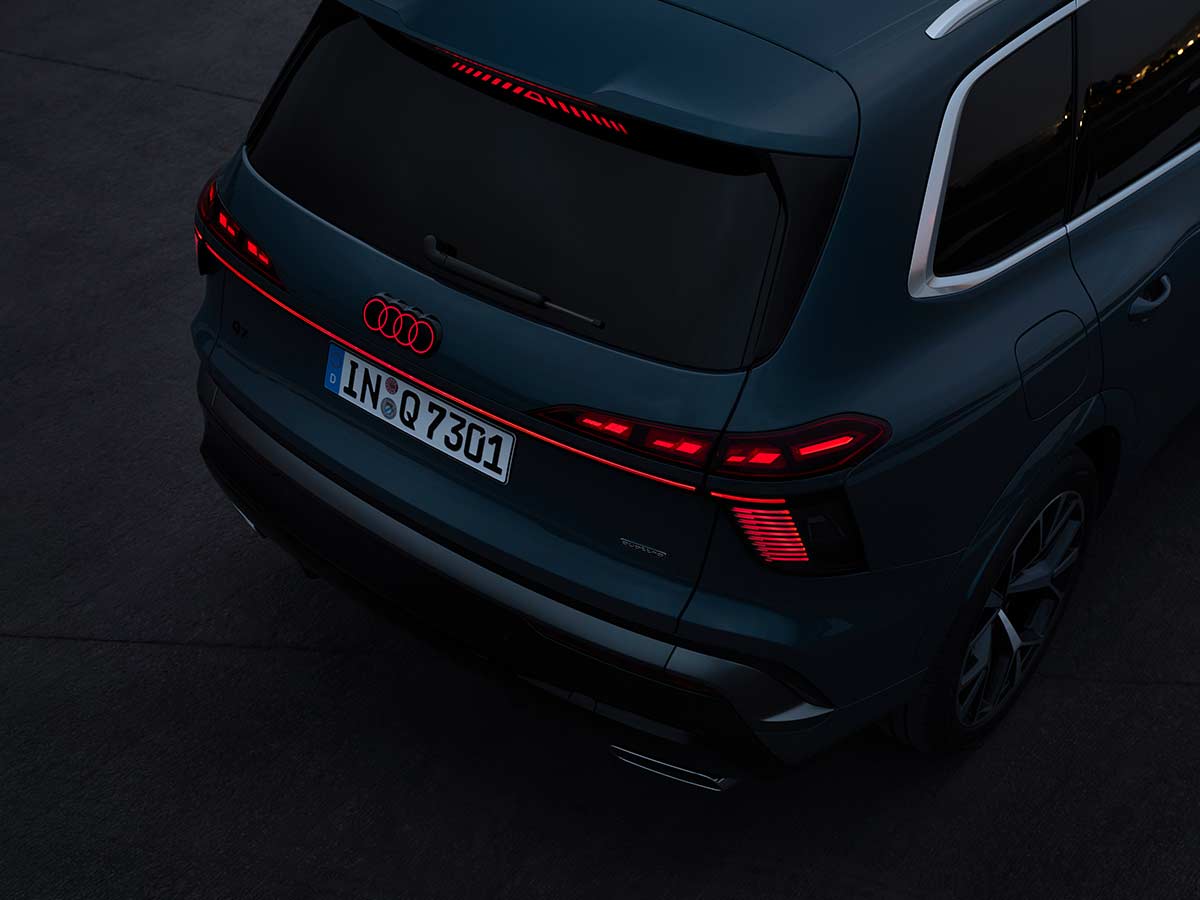 2027 Audi Q7: The Third-Generation Luxury SUV Redefines Premium Family Motoring 24 2027 Audi Q7 Tail Lamp