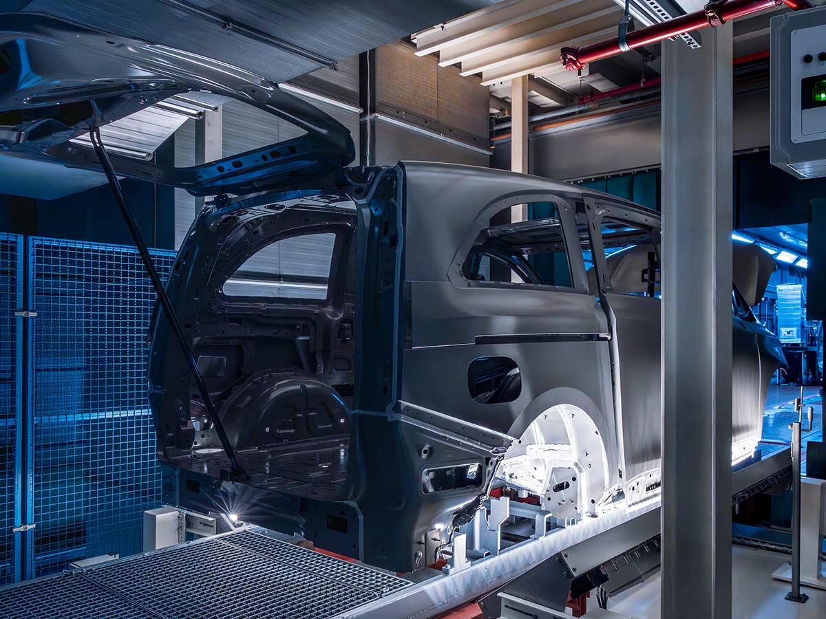 Mercedes-Benz Starts VLE Production in Spain, Signalling a New Era for Electric Luxury Vans 7 Mercedes Benz VLE Production Vitoria plant BIW Inspection