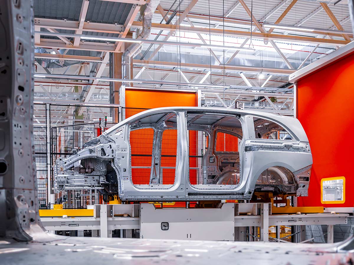 Mercedes-Benz Starts VLE Production in Spain, Signalling a New Era for Electric Luxury Vans 5 Mercedes Benz VLE Production Vitoria plant Body in White