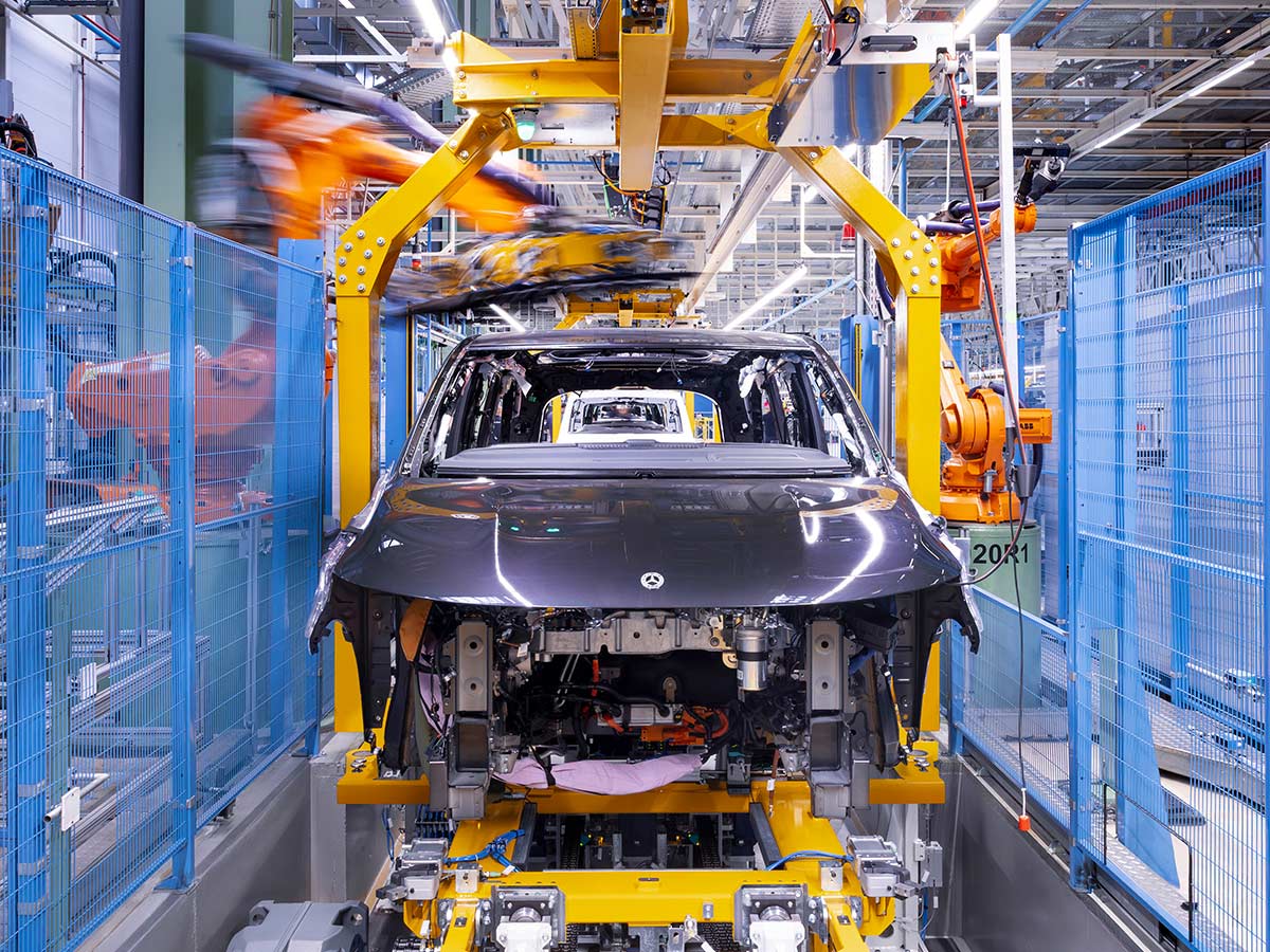 Mercedes-Benz Starts VLE Production in Spain, Signalling a New Era for Electric Luxury Vans 14 Mercedes Benz VLE Production Vitoria plant Skillet Conveyor Front