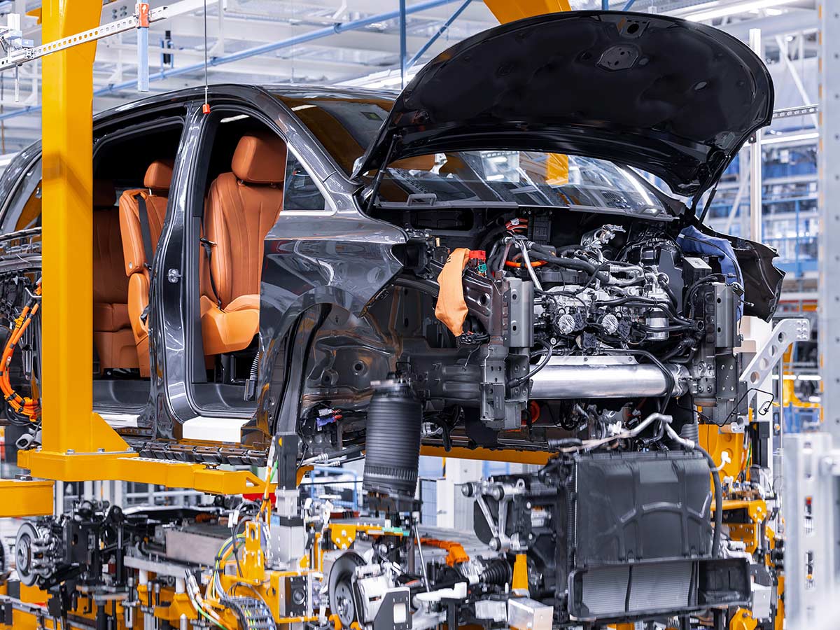 Mercedes-Benz Starts VLE Production in Spain, Signalling a New Era for Electric Luxury Vans 11 Mercedes Benz VLE Production Vitoria plant powertrain marriage