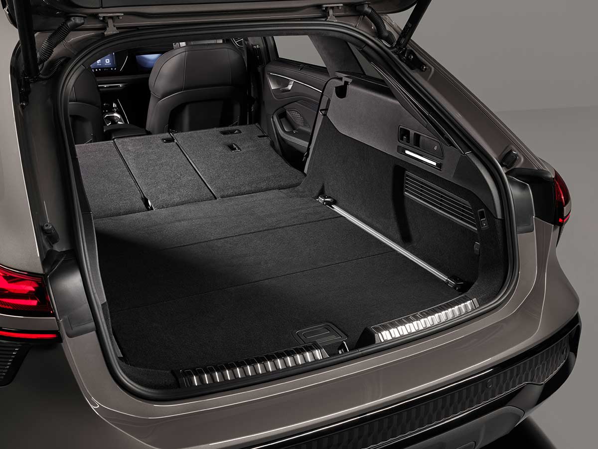 2026 Audi A6 allroad: The Luxury Adventure Wagon Evolves for a New Era 9 New 2026 Audi A6 Allroad Seats Folded Luggage Space