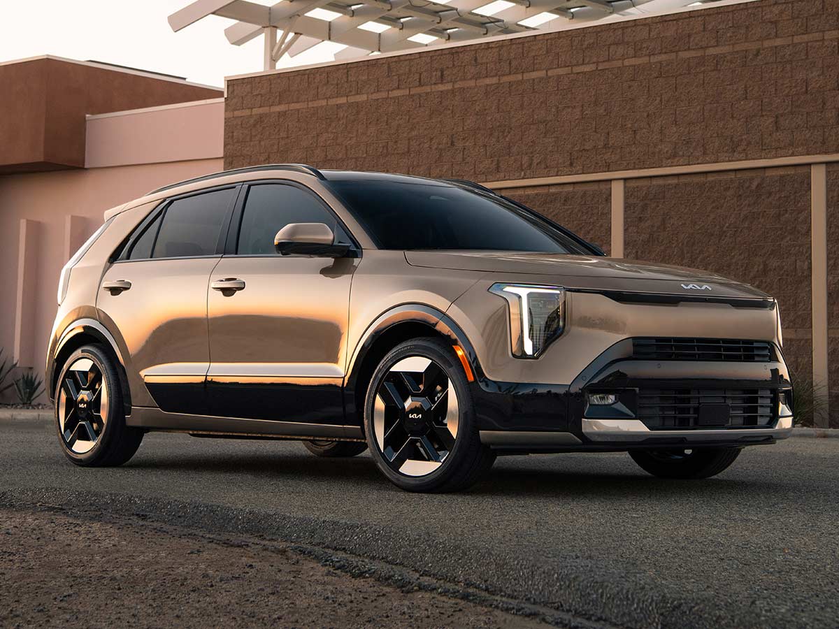 2027 Kia Niro Hybrid Front Quarter