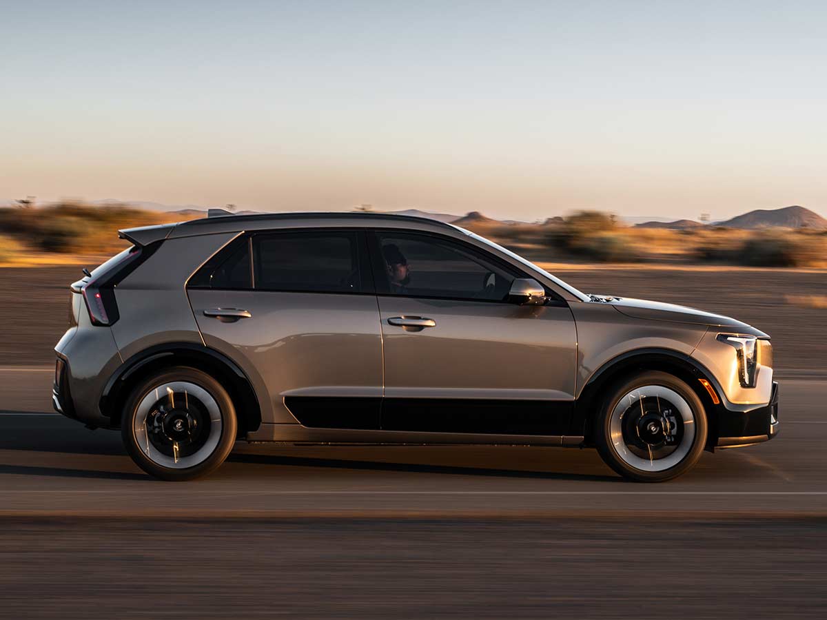2027 Kia Niro Hybrid First Look: Kia's Smartest Compact Crossover Yet Raises the Bar Again 2 2027 Kia Niro Hybrid Side