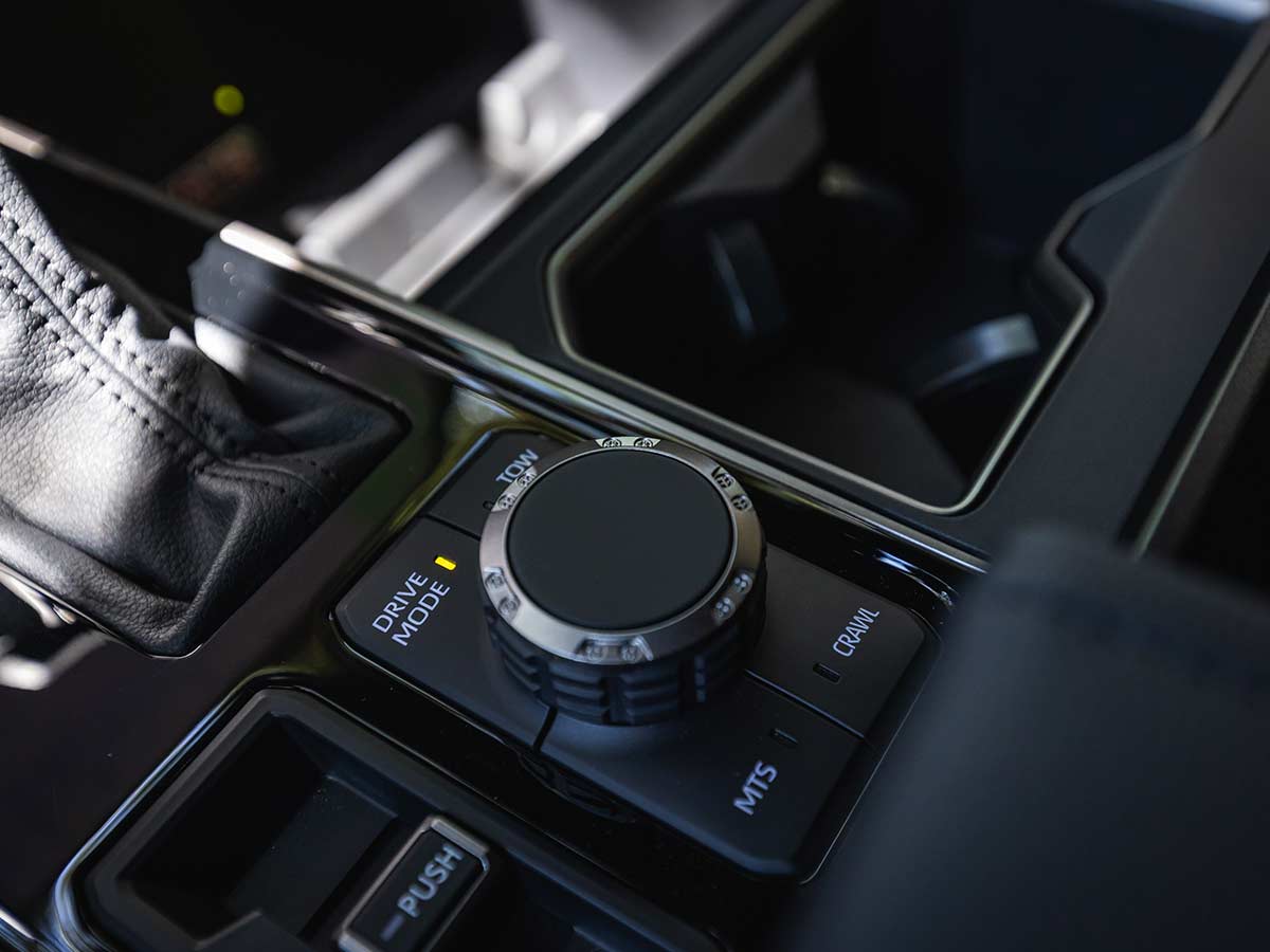 2027 Toyota Sequoia Debuts With New Trailhunter Package, Updated Design and Advanced Technology 12 2027 Toyota Sequoia Trailhunter Drive Model Selector
