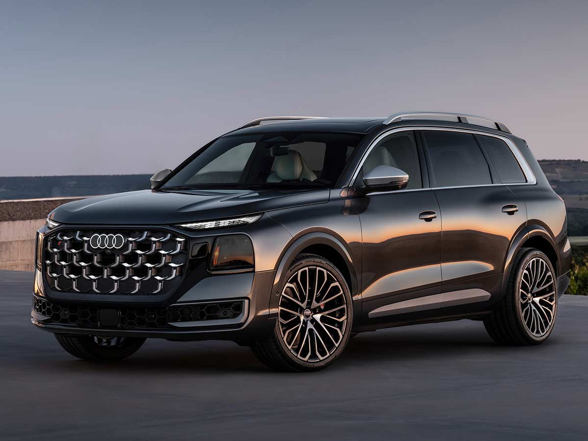 2027 Audi Q9 Unveiled: New Three-Row Flagship SUV Debuts With Up To 591hp, Luxury-Focused Cabin And Advanced Lighting Tech 15 2027 Audi SQ9 Front Quarter