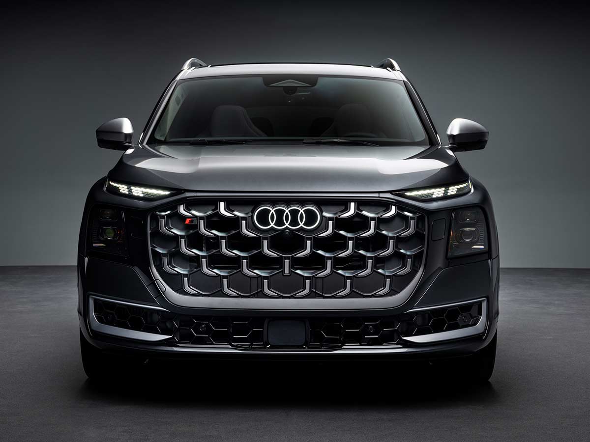 2027 Audi Q9 Unveiled: New Three-Row Flagship SUV Debuts With Up To 591hp, Luxury-Focused Cabin And Advanced Lighting Tech 19 2027 Audi SQ9 Front