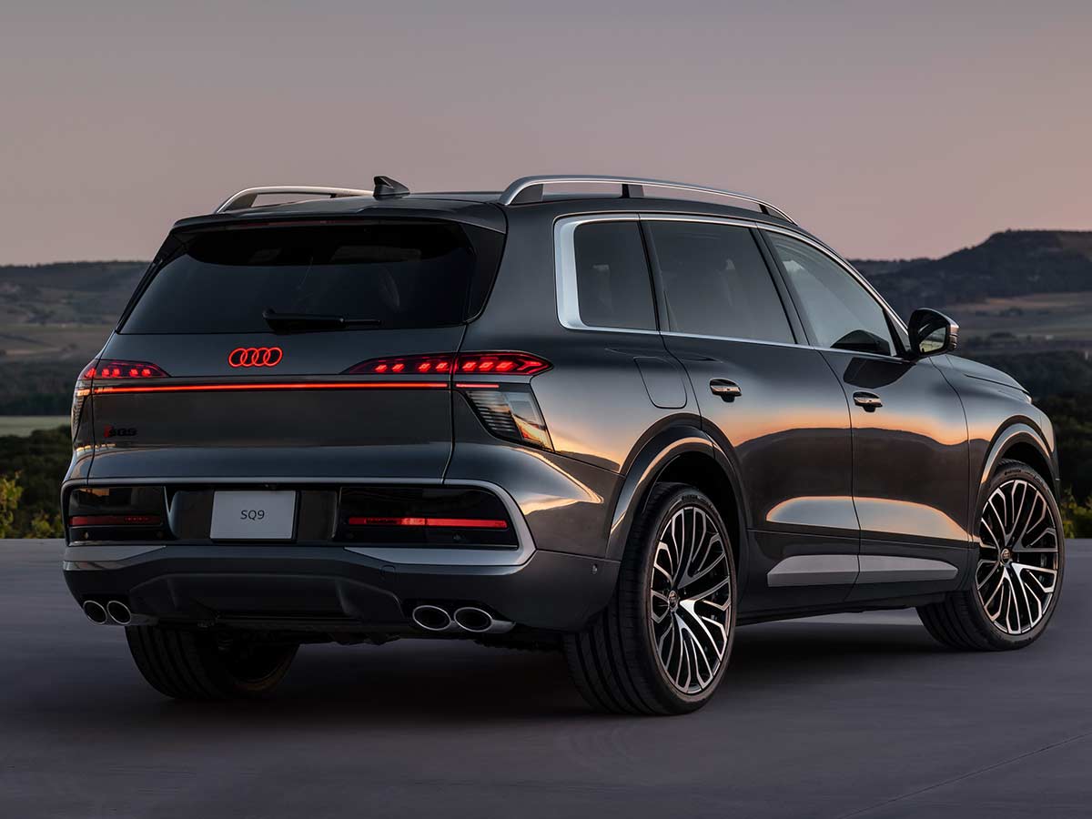 2027 Audi Q9 Unveiled: New Three-Row Flagship SUV Debuts With Up To 591hp, Luxury-Focused Cabin And Advanced Lighting Tech 18 2027 Audi SQ9 Rear Quarter