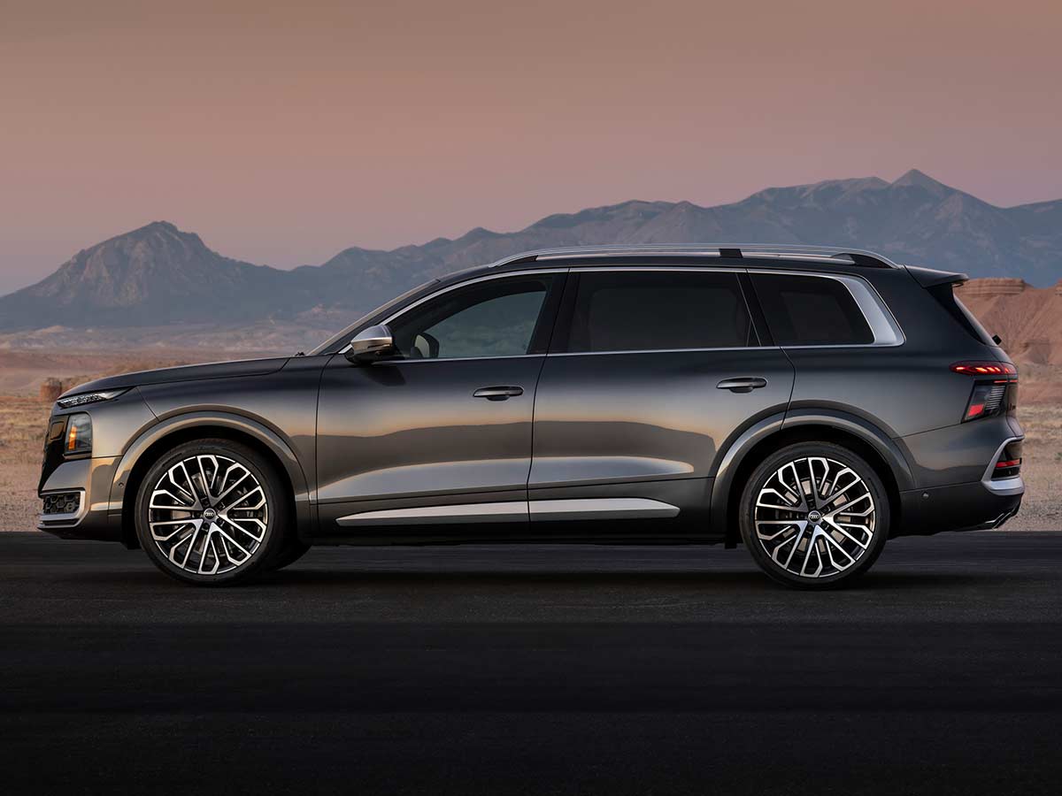 2027 Audi Q9 Unveiled: New Three-Row Flagship SUV Debuts With Up To 591hp, Luxury-Focused Cabin And Advanced Lighting Tech 16 2027 Audi SQ9 Side