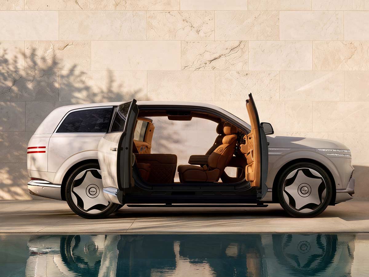 Genesis GV90 Revealed: New Flagship Electric SUV That Redefines Korean Luxury 3 2027 Genesis GV90 Neolun Doors Open