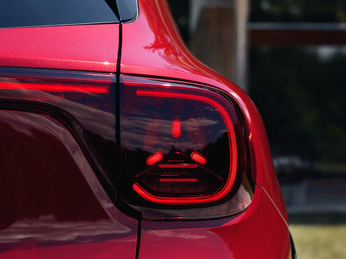 2027 Mercedes-Benz GLA Revealed: Everything You Need to Know About the New Electric and Hybrid Premium SUV 24 2027 Mercedes Benz GLA Electric Tail Lamp