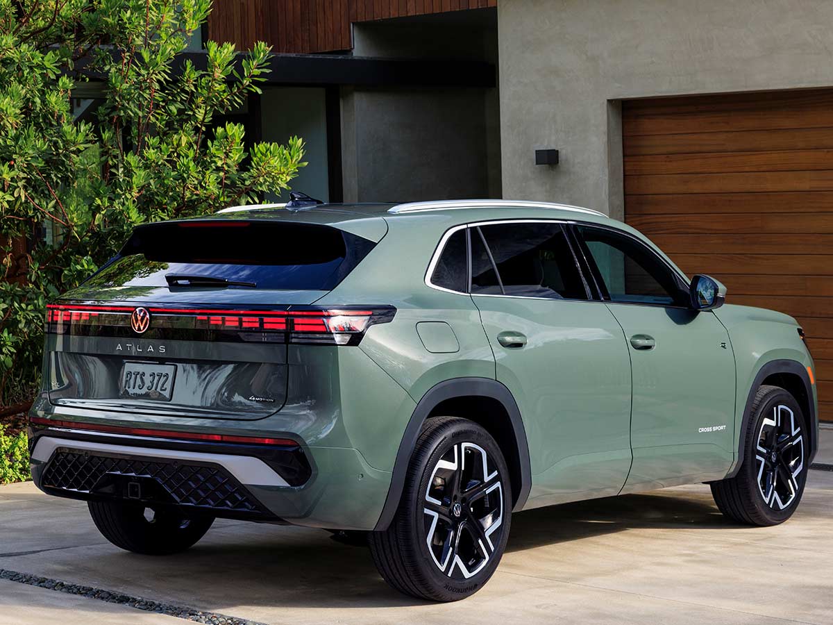 2027 Volkswagen Atlas Cross Sport: A Sharper, Smarter Take on the Midsize SUV 5 2027 Volkswagen Atlas Cross Sport Rear Quarter