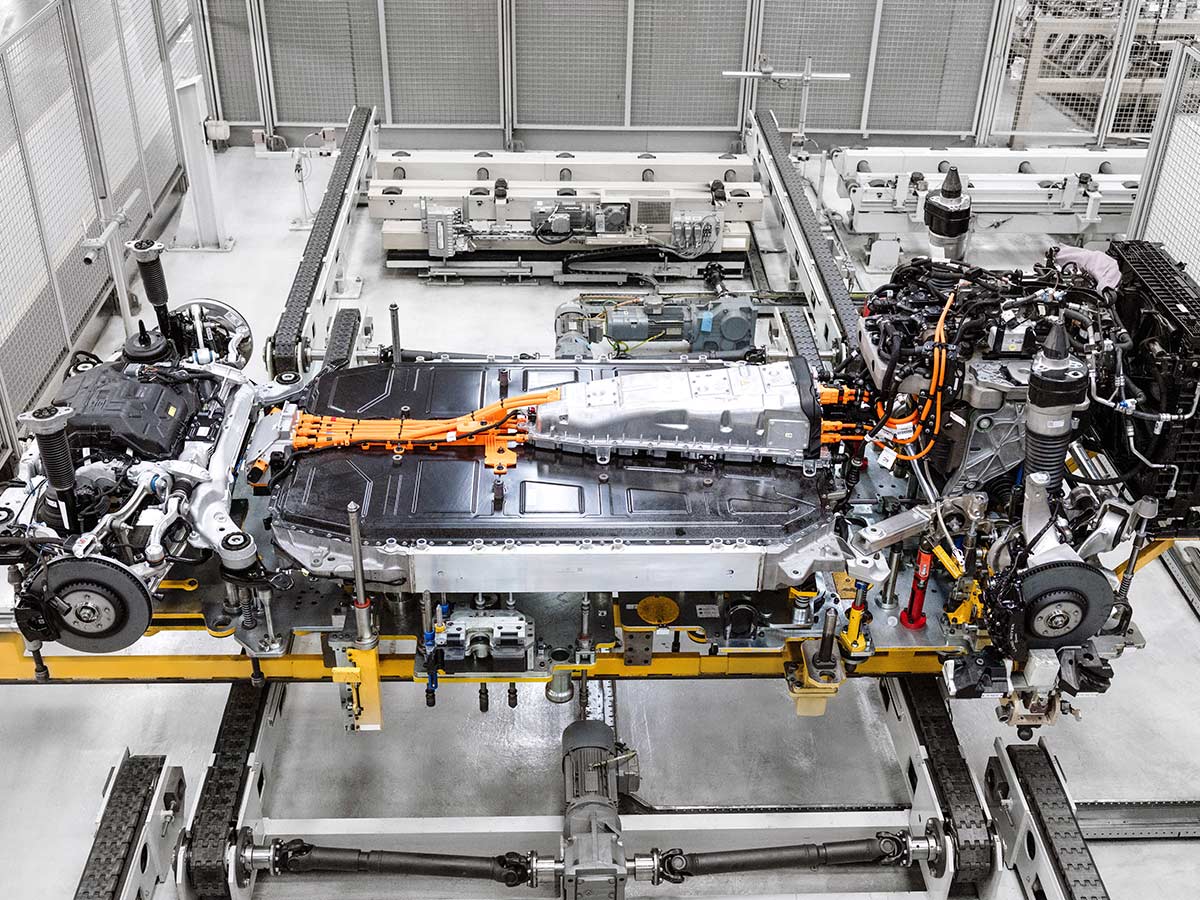 Range Rover Electric: The Original Luxury SUV Enters Its Electric Era 15 2026 Range Rover Electric Chassis Battery Pack
