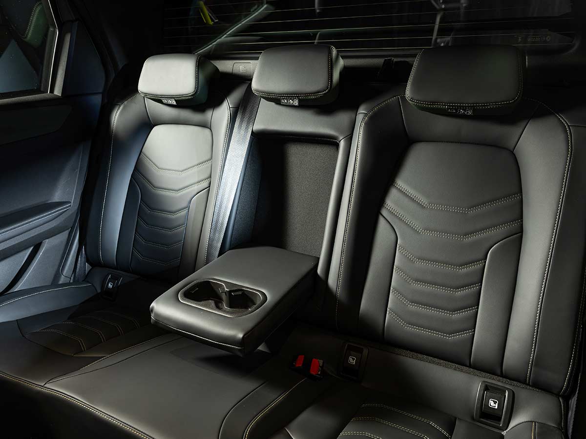 Renault Niagara: How Renault’s New Latin American Pick-Up Blends SUV Comfort With Workhorse Capability 17 2026 Renault Niagara Rear Seat with armrest