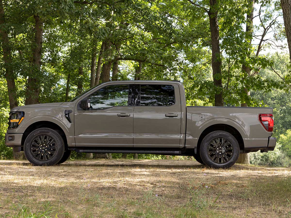 2027 Ford F-150 and F-150 Carhartt: Specs, Features, Towing and Pricing 25 2027 Ford F 150 XLT Side