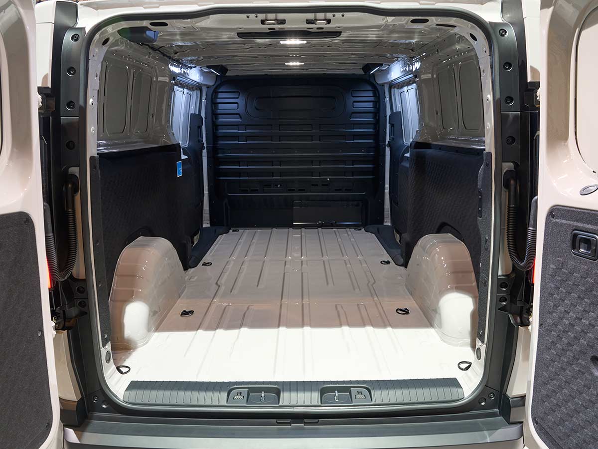 Kia PV7 Unveiled: Specs, Range, 800V Charging, and Payload Capabilities of Kia’s Heavy-Duty Electric PBV 6 2027 Kia PV7 Cargo Flat Floor