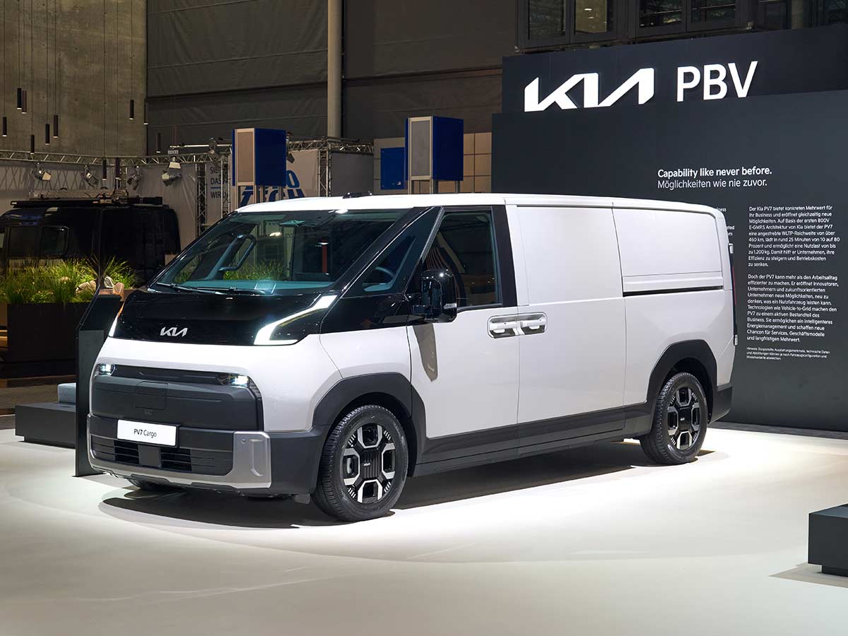 Kia PV7 Unveiled: Specs, Range, 800V Charging, and Payload Capabilities of Kia’s Heavy-Duty Electric PBV 3 2027 Kia PV7 Cargo Moonrock Grey Front Quarter