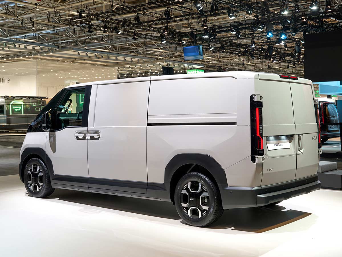 Kia PV7 Unveiled: Specs, Range, 800V Charging, and Payload Capabilities of Kia’s Heavy-Duty Electric PBV 4 2027 Kia PV7 Cargo Moonrock Grey Rear Quarter