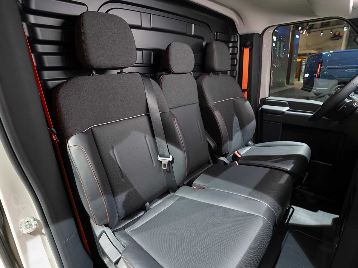 Kia PV7 Unveiled: Specs, Range, 800V Charging, and Payload Capabilities of Kia’s Heavy-Duty Electric PBV 12 2027 Kia PV7 Cargo Passenger Seats