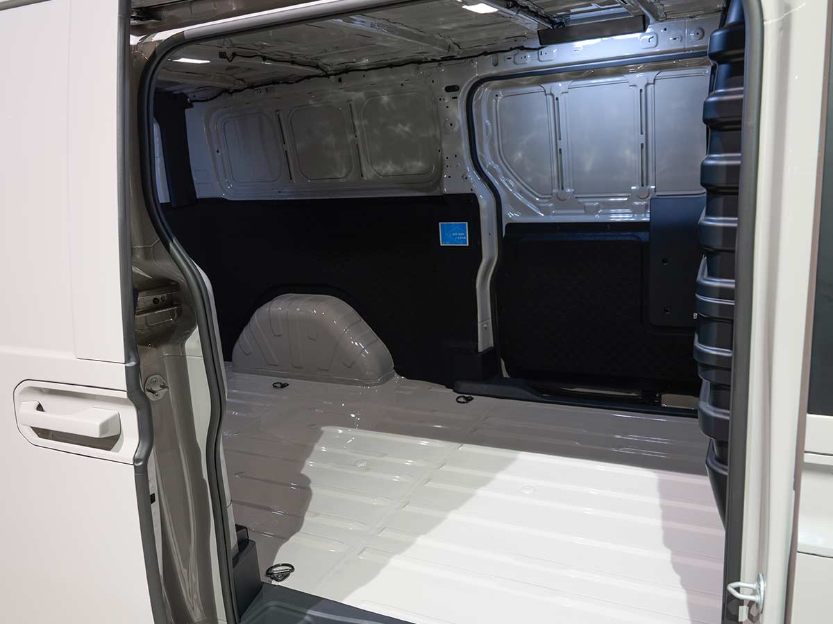 Kia PV7 Unveiled: Specs, Range, 800V Charging, and Payload Capabilities of Kia’s Heavy-Duty Electric PBV 14 2027 Kia PV7 Cargo Space