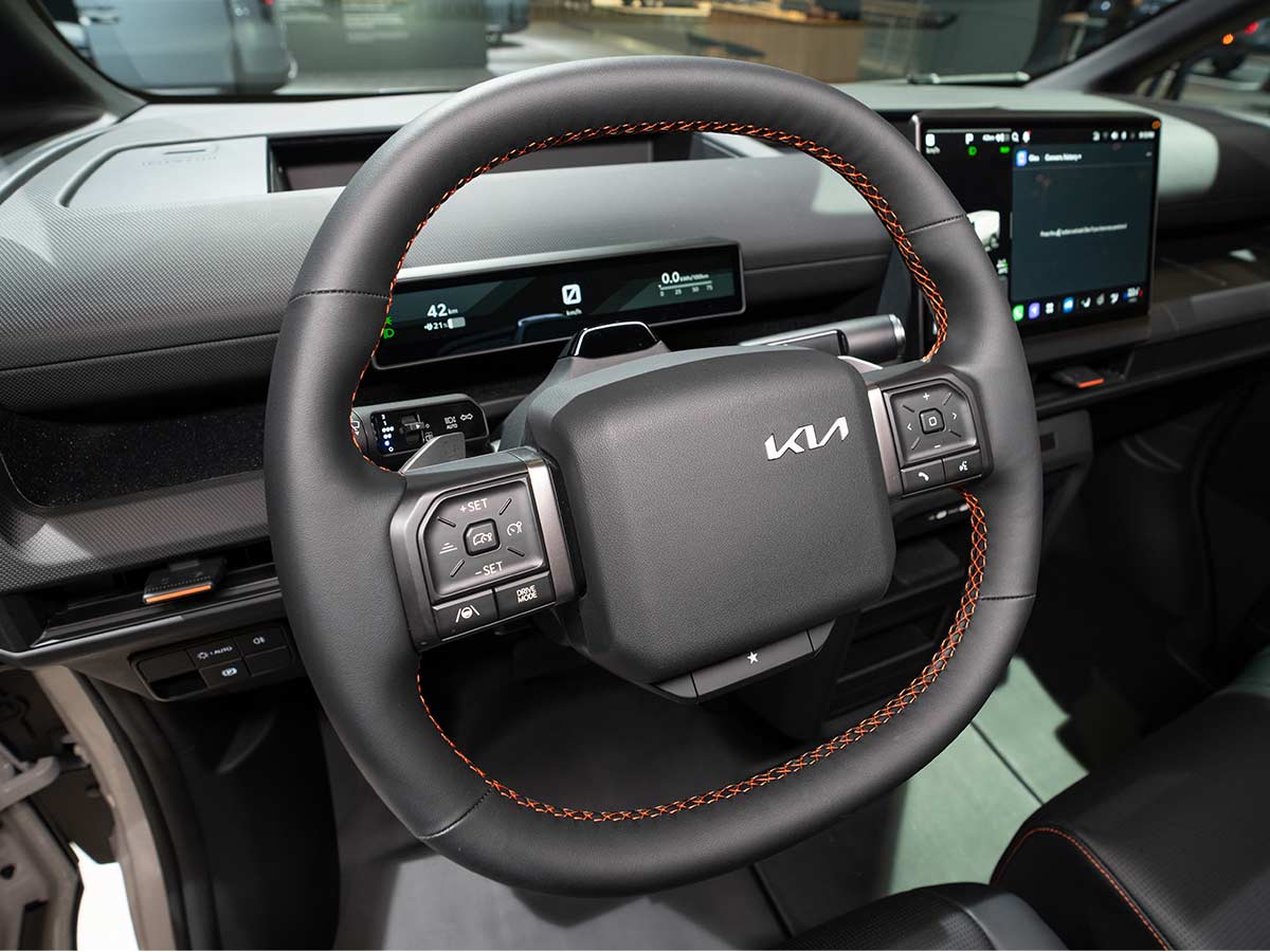 Kia PV7 Unveiled: Specs, Range, 800V Charging, and Payload Capabilities of Kia’s Heavy-Duty Electric PBV 16 2027 Kia PV7 Cargo Steering Wheel