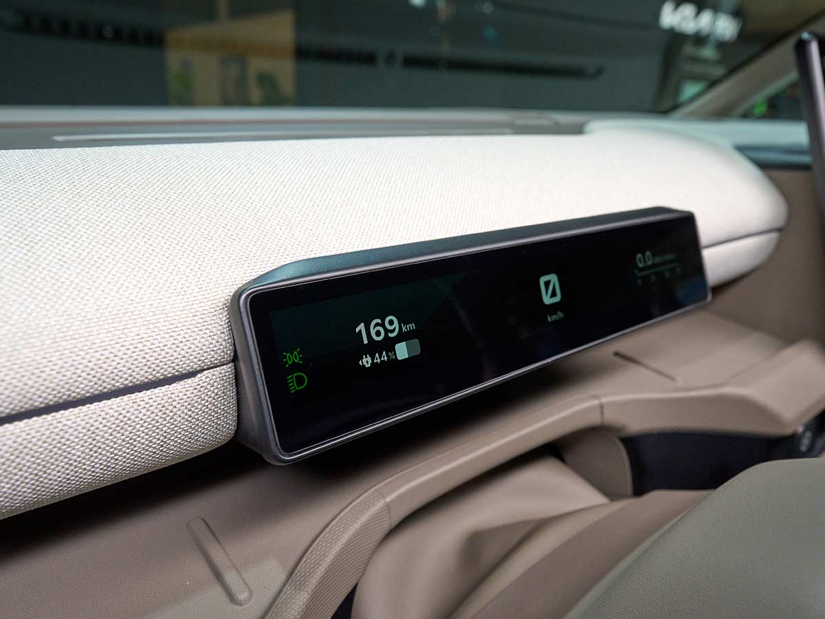 Kia PV7 Unveiled: Specs, Range, 800V Charging, and Payload Capabilities of Kia’s Heavy-Duty Electric PBV 28 2027 Kia PV7 Passenger Digital Instrument Cluster