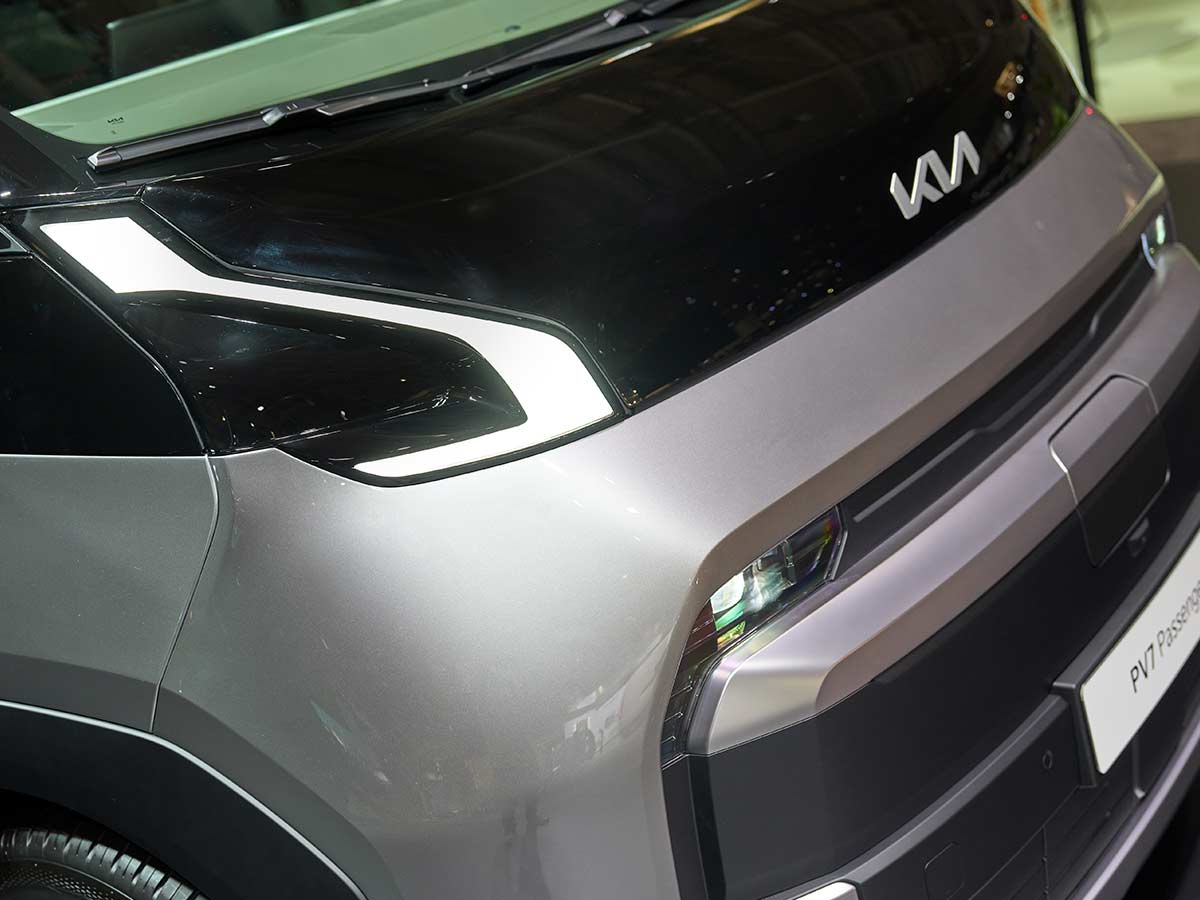 Kia PV7 Unveiled: Specs, Range, 800V Charging, and Payload Capabilities of Kia’s Heavy-Duty Electric PBV 20 2027 Kia PV7 Passenger Headlamp and DRL