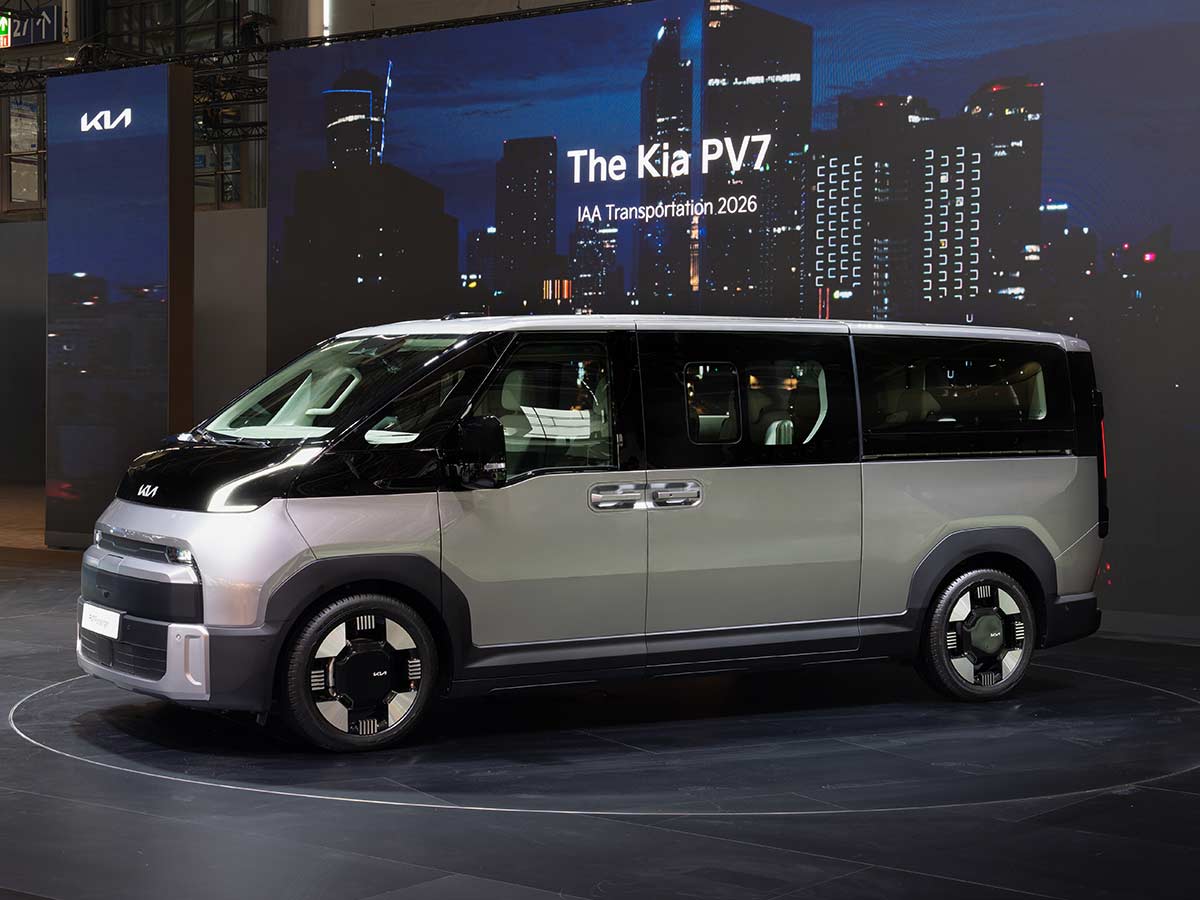 Kia PV7 Unveiled: Specs, Range, 800V Charging, and Payload Capabilities of Kia’s Heavy-Duty Electric PBV 2027 Kia PV7 Passenger Steel Grey Front quarter