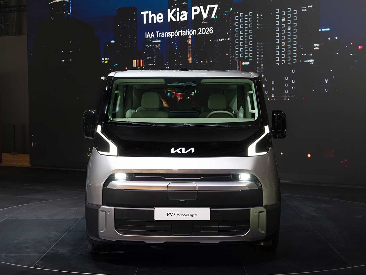 Kia PV7 Unveiled: Specs, Range, 800V Charging, and Payload Capabilities of Kia’s Heavy-Duty Electric PBV 18 2027 Kia PV7 Passenger Steel Grey Front