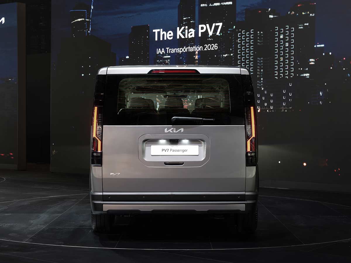 Kia PV7 Unveiled: Specs, Range, 800V Charging, and Payload Capabilities of Kia’s Heavy-Duty Electric PBV 19 2027 Kia PV7 Passenger Steel Grey Rear