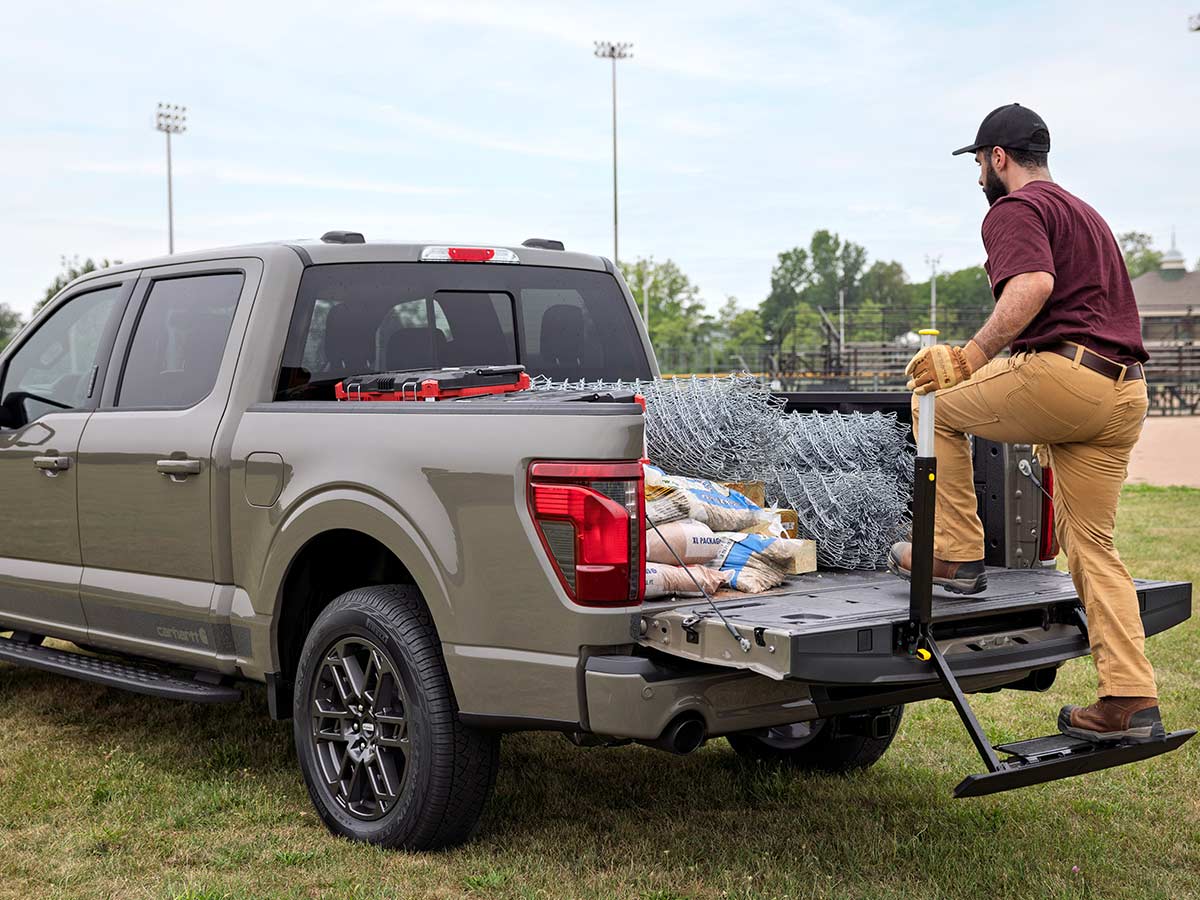 2027 Ford F-150 and F-150 Carhartt: Specs, Features, Towing and Pricing 12 New 2027 Ford F 150 Carhartt Tailgate Bedstep