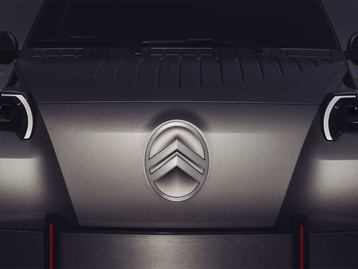Citroën 2 CV Fourgonnette Concept: Reimagining a Commercial Legend for the Electric Age 6 2026 Citroen 2CV Fourgonnette Concept Electric Van Front