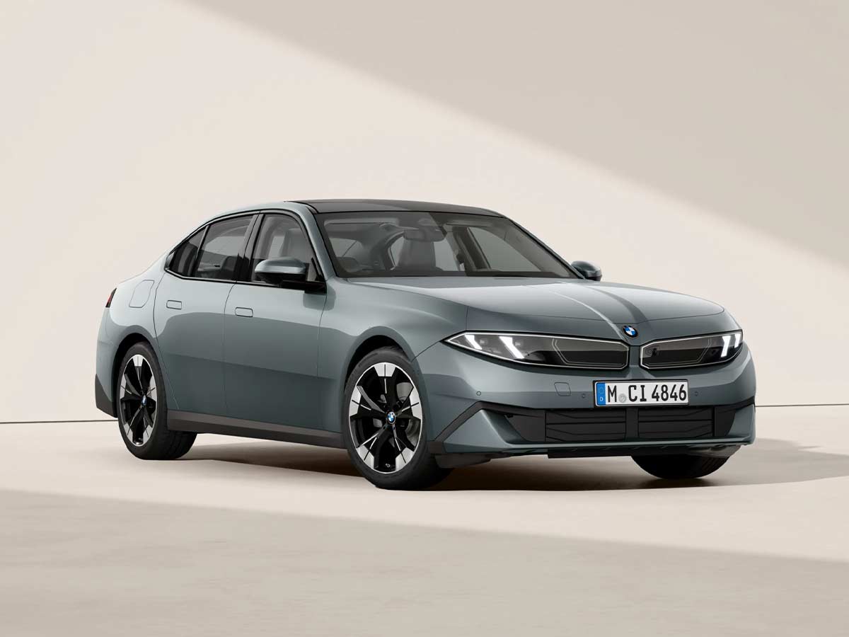 2027 BMW 3 Series 320 Saloon Eucalyptus Green Front