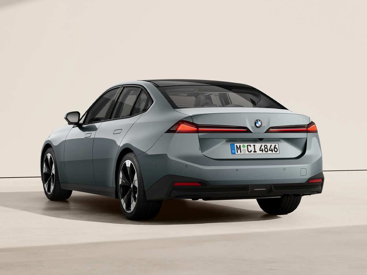 2027 BMW 3 Series 320 Saloon Eucalyptus Green Rear