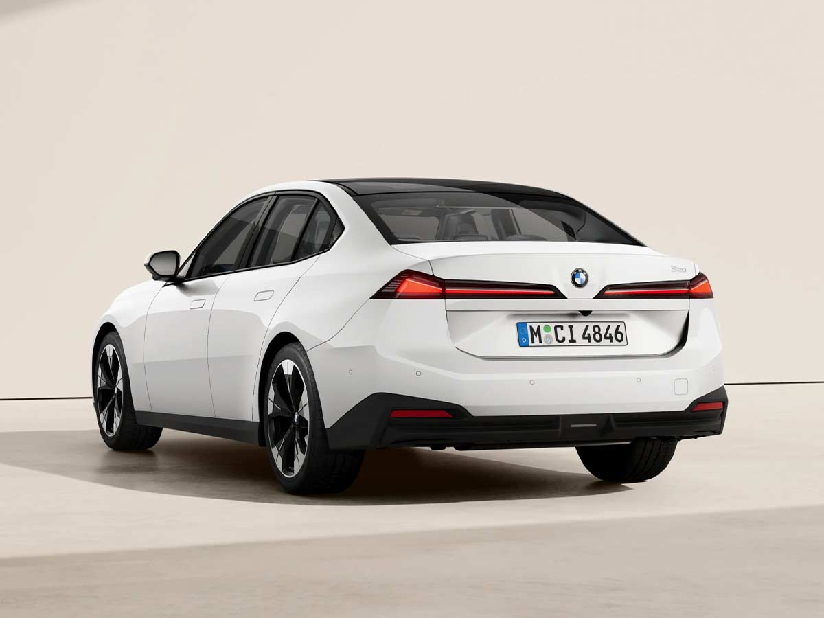 2027 BMW 3 Series 320 Saloon Mineral White Rear