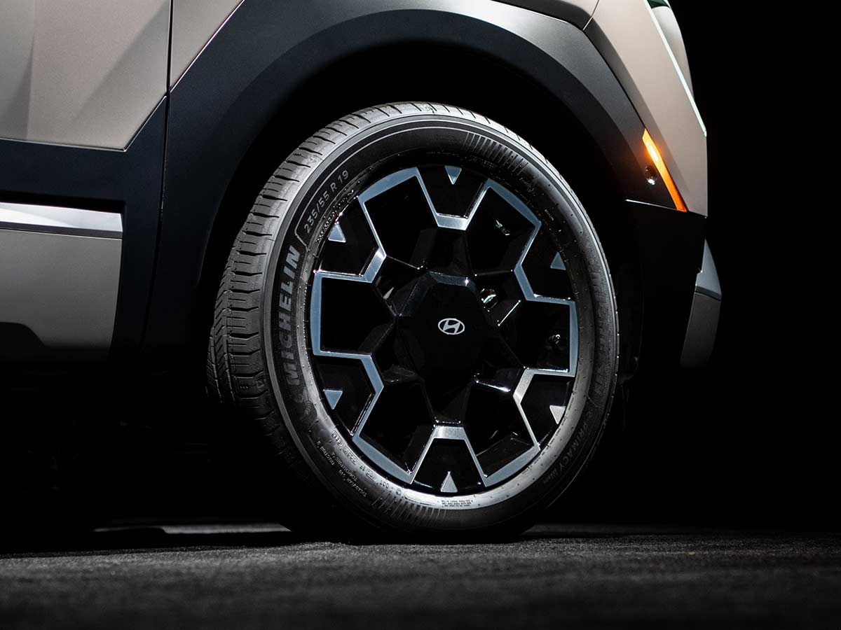 New Hyundai Tucson 2027: Bold New Design, Hybrid Power, AI Tech and XRT PRO Explained 8 2027 Hyundai Tucson Hybrid Alloy Wheel